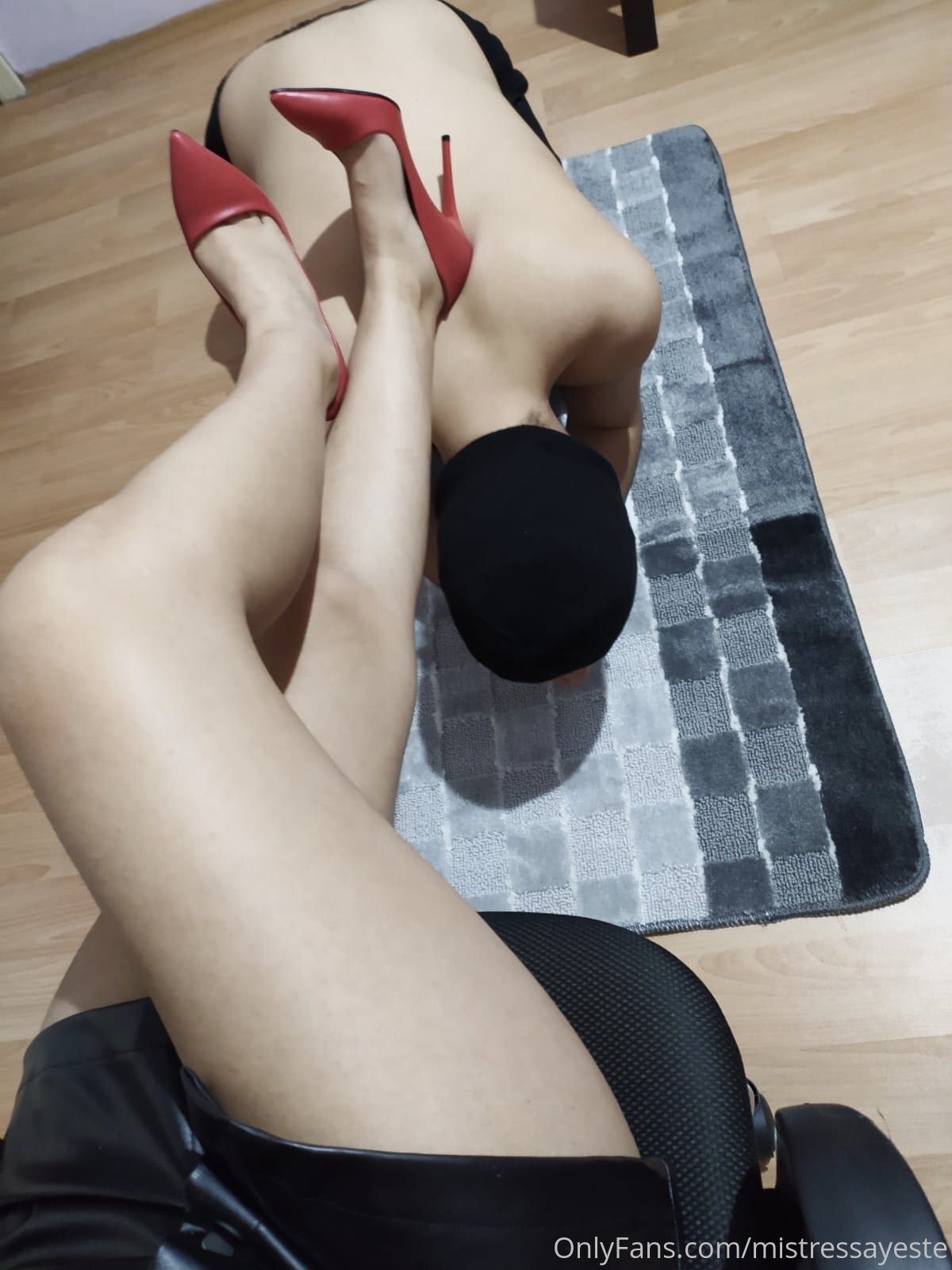 Mistress Sayeste 68